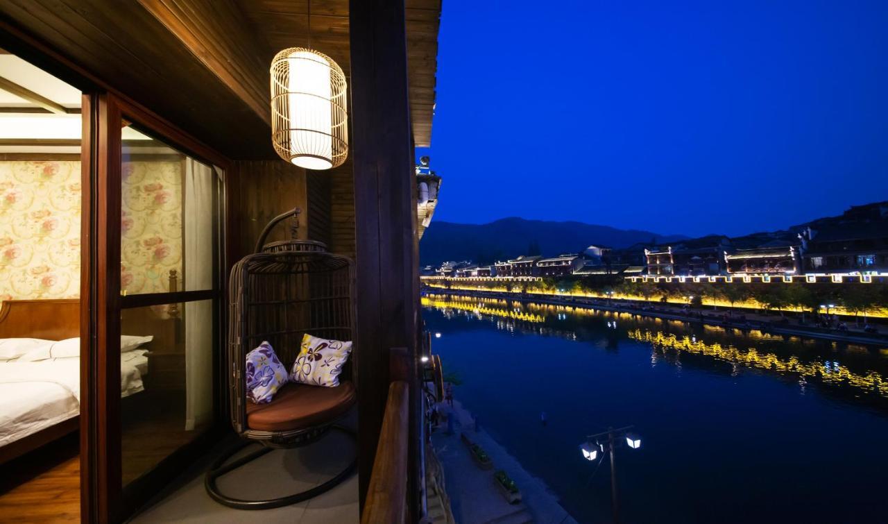 Fenghuang Slowly Time Inn Esterno foto